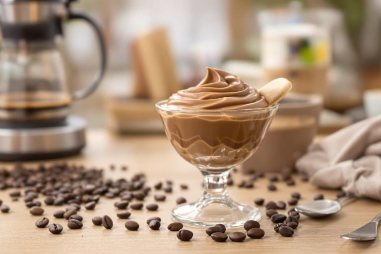 Crème dessert express au café : une pause ultra fondante et veloutée qui réinvente le goûter sans œufs.jpg