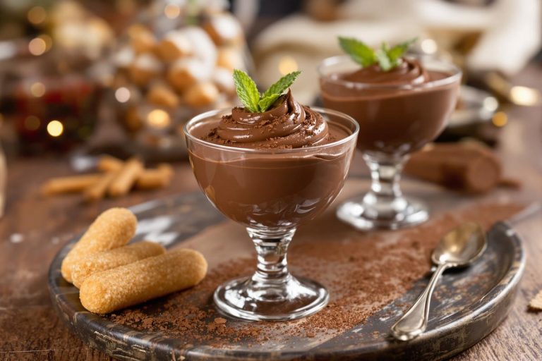 Une mousse au chocolat ultra intense, des biscuits fondants, zéro cuisson : le dessert qui fait l’unanimité dès la première bouchée.jpg